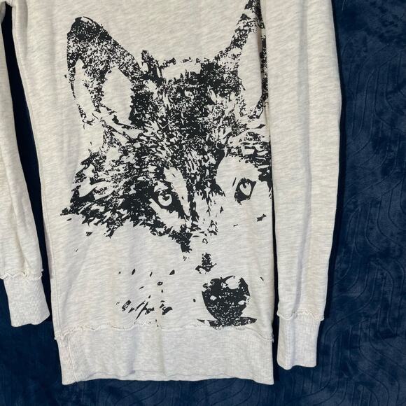 KIRRA Wolf Printed Design Casual Long Crew Neck Sweater Womans Size Extra Small - Picture 2 of 7